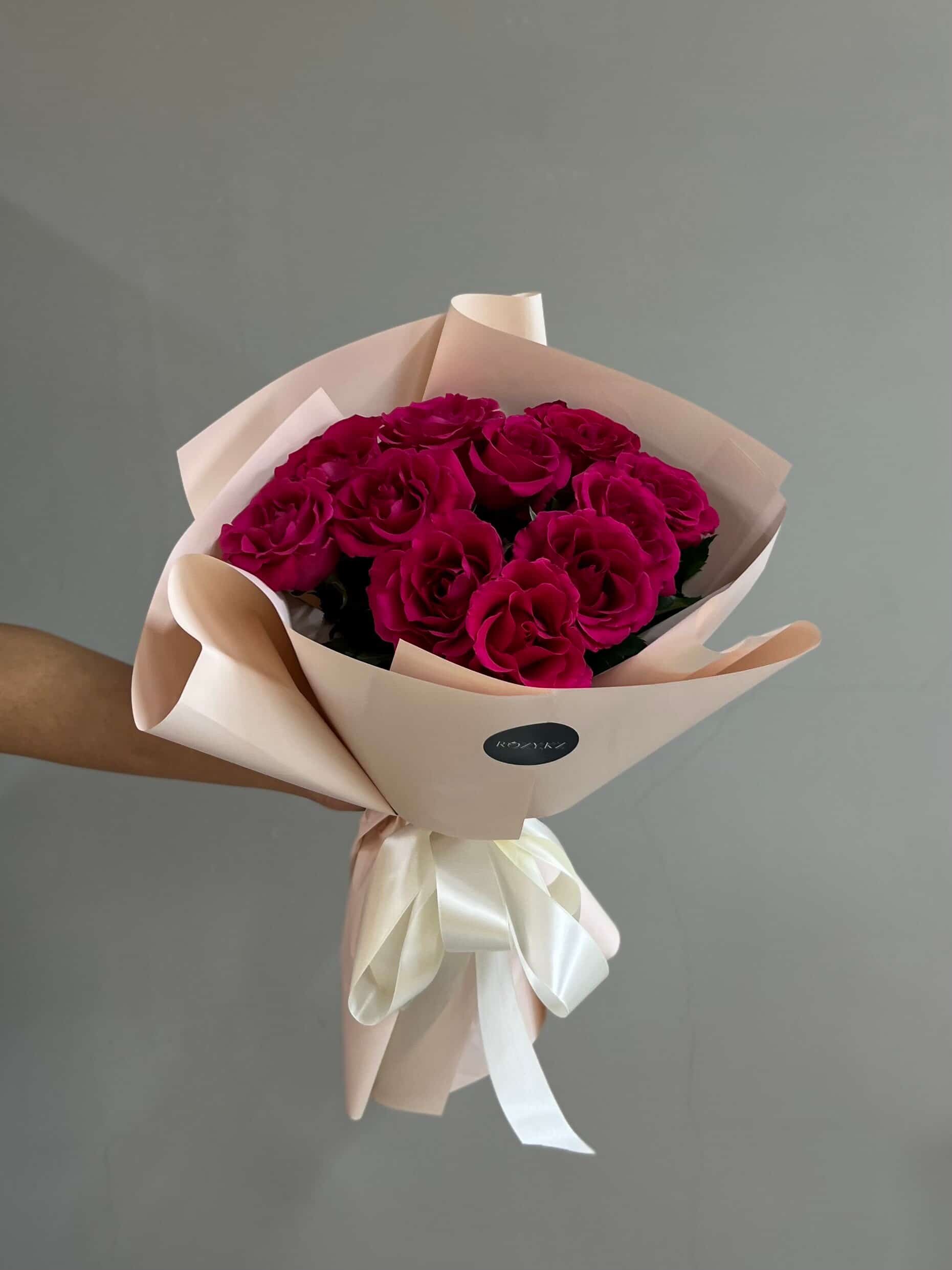 Ярко-розовый 11 роз