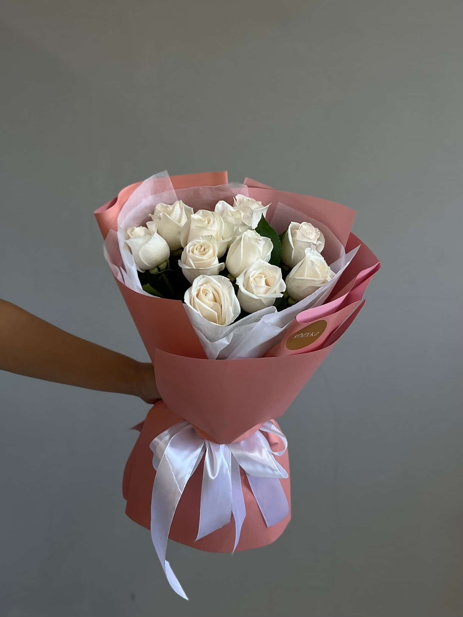 Белый 11 роз