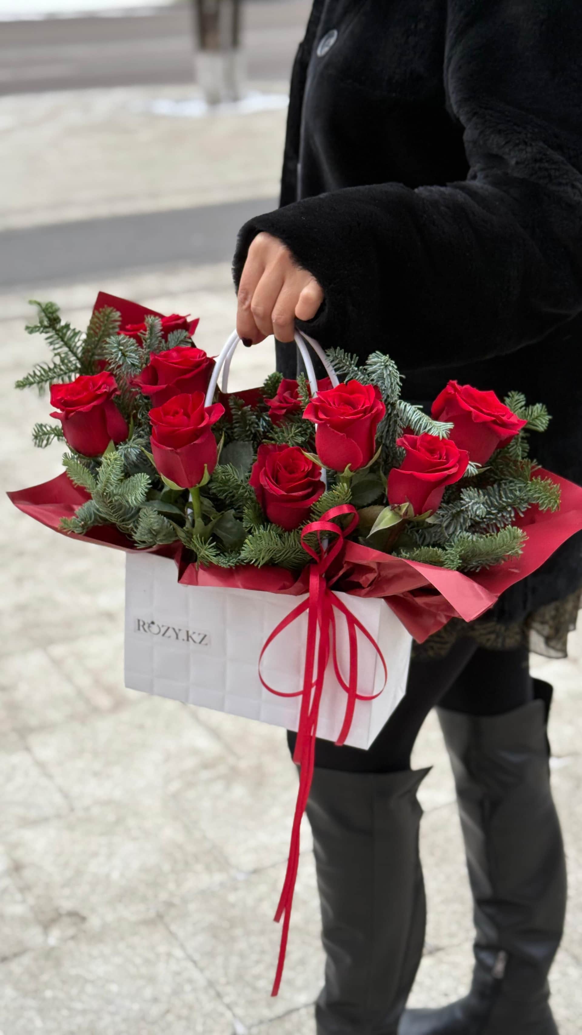 Bag with roses and nobilis NY