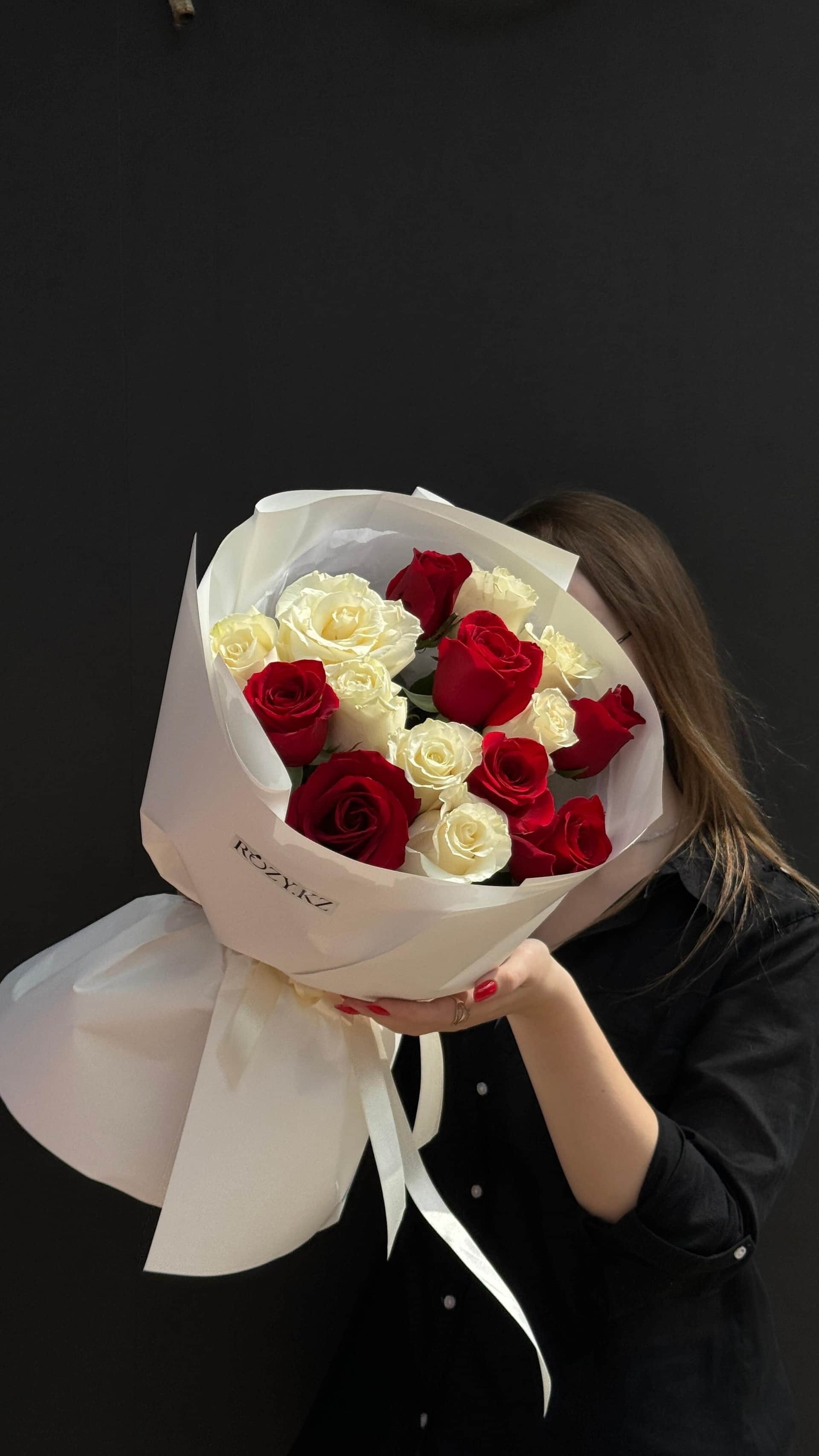 15 red-white roses