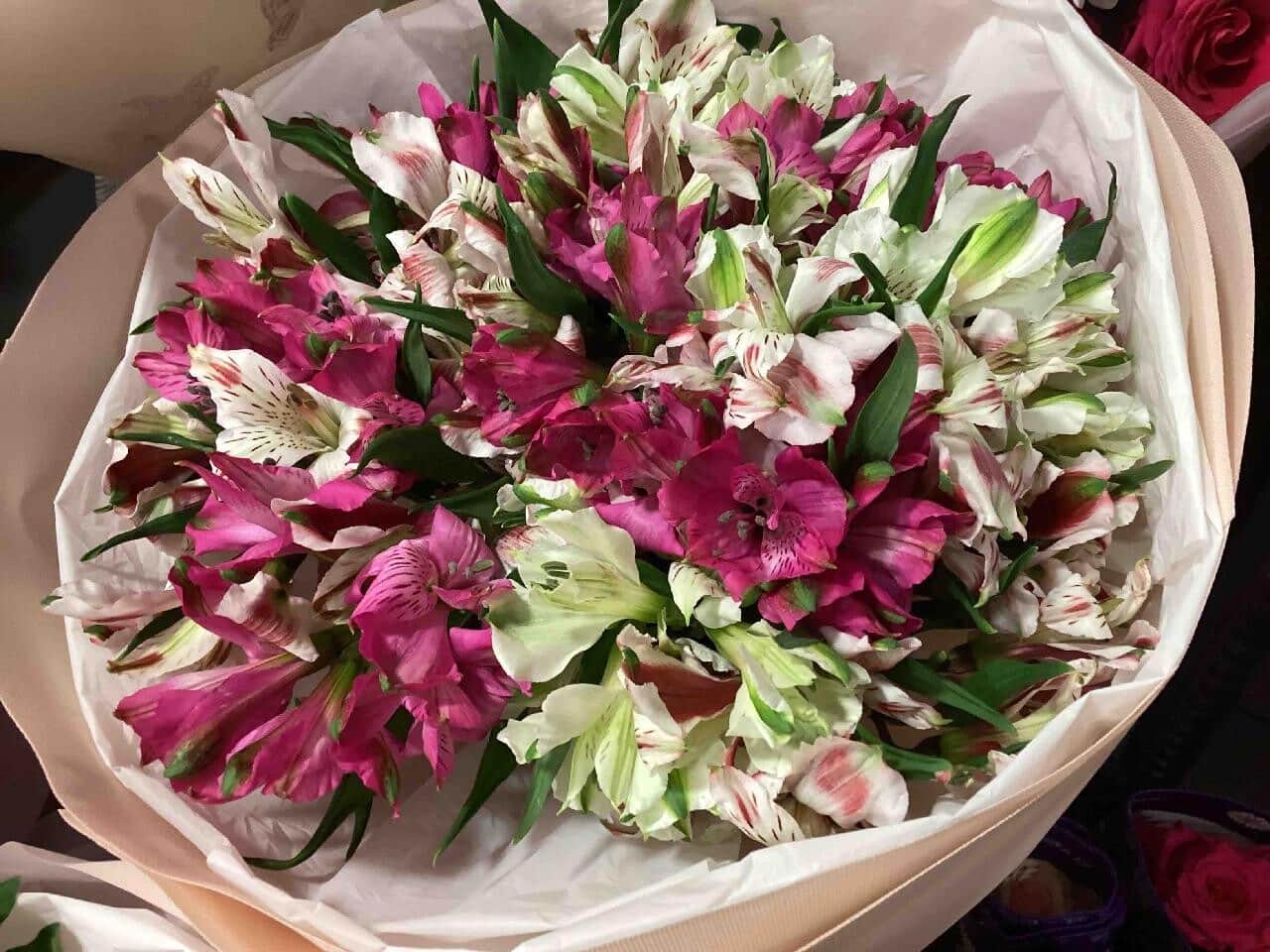 Яркий букет альстромерий