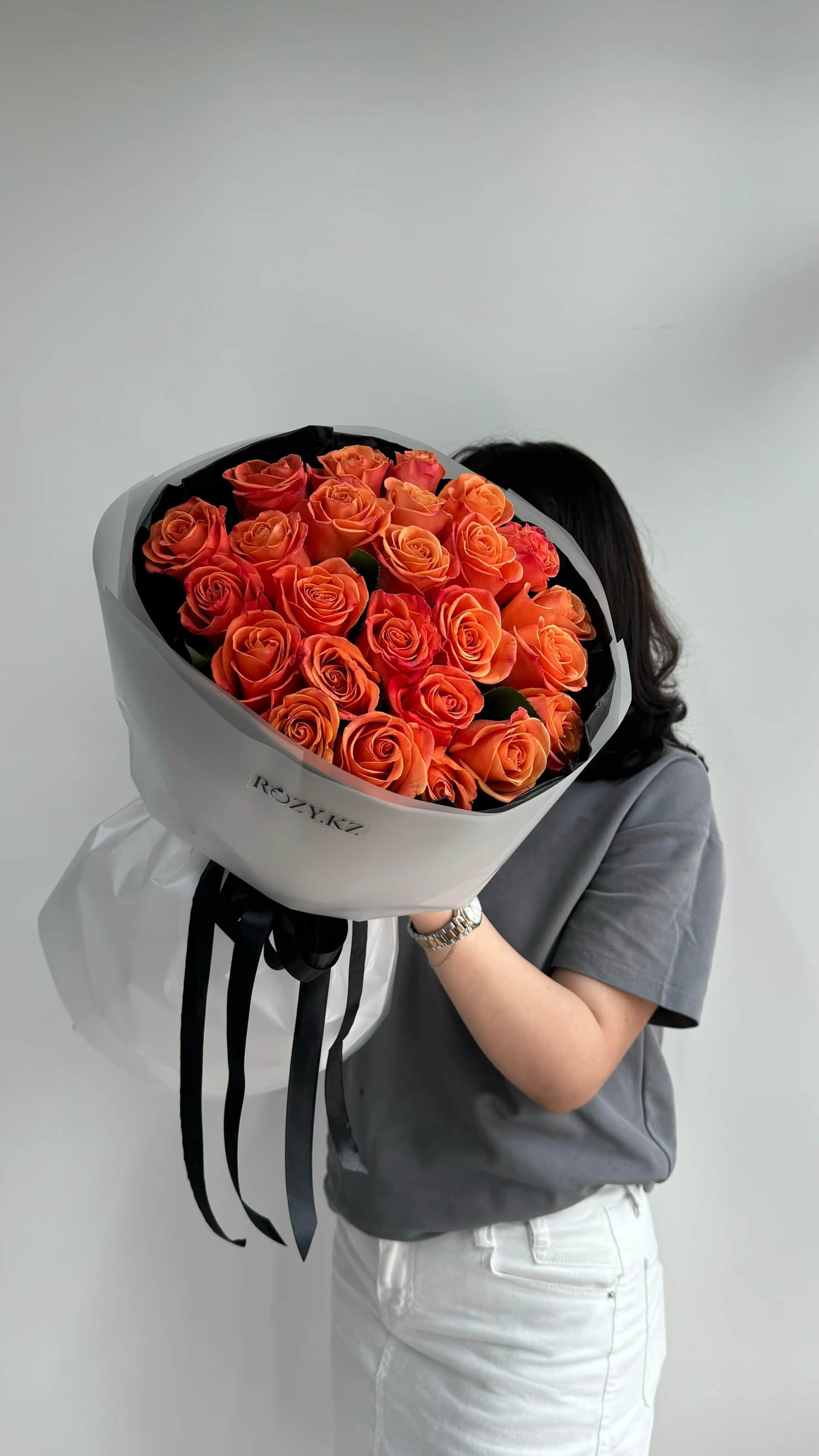 25 қызғылт сары раушан