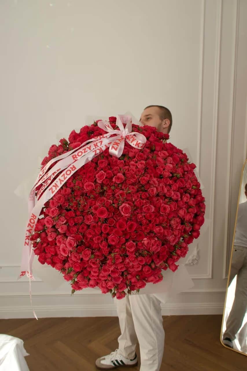 Мега гүл шоғы 151 бұта раушан XXXXL