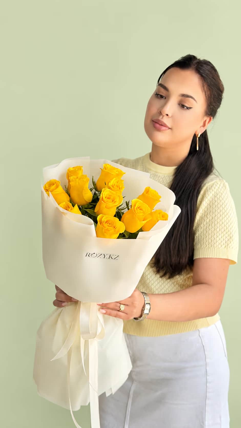 11 yellow roses