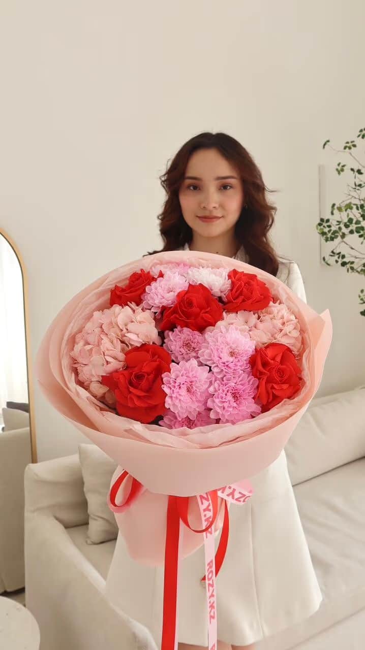 Гүл шоғы жарқын раушан VELVET PASSION S — Хризантема бұта, Гортензия