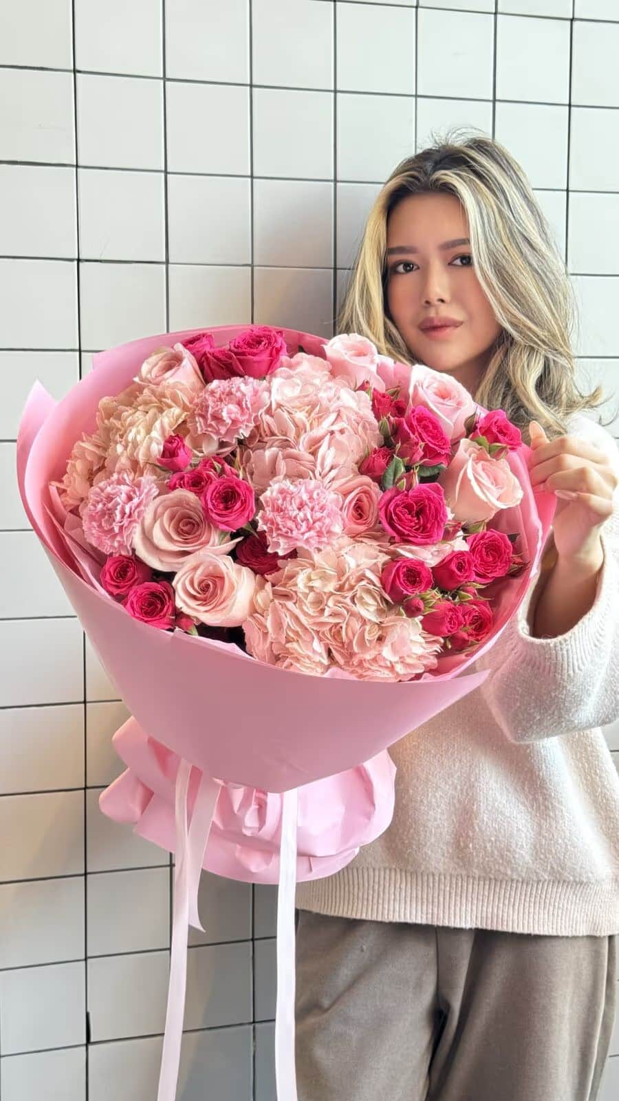 Bouquet at First Sight — Spray rose Sophie, Carnation