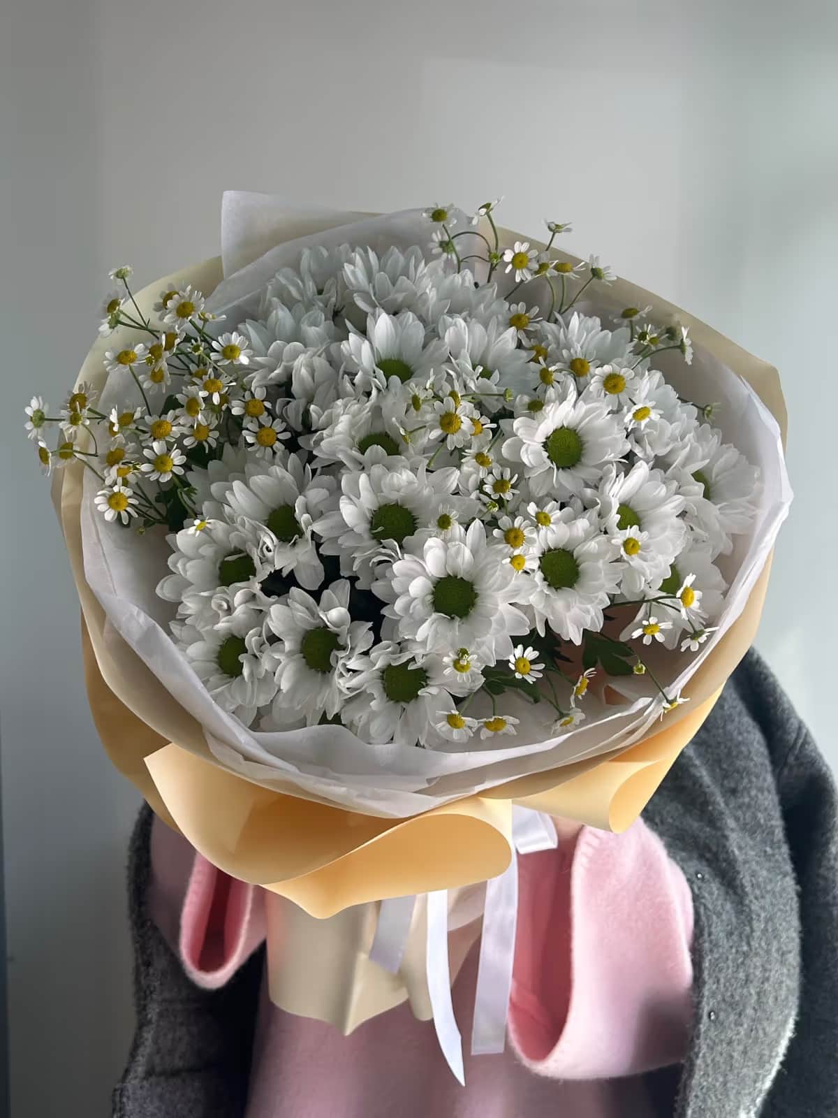 «Светлый момент» — Chrysanthemum spray, Matricaria
