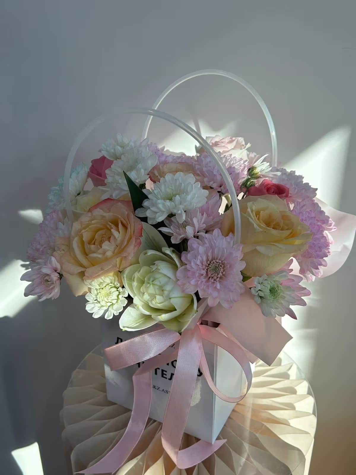 «Розовая мечта» — Rose bright pink, Chrysanthemum spray