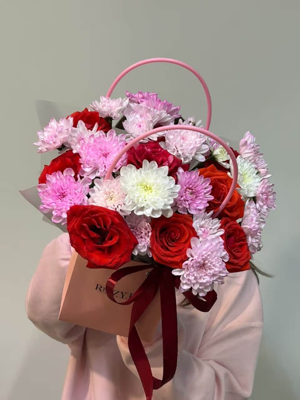 «Пылающий роман» — Rose red, Chrysanthemum spray