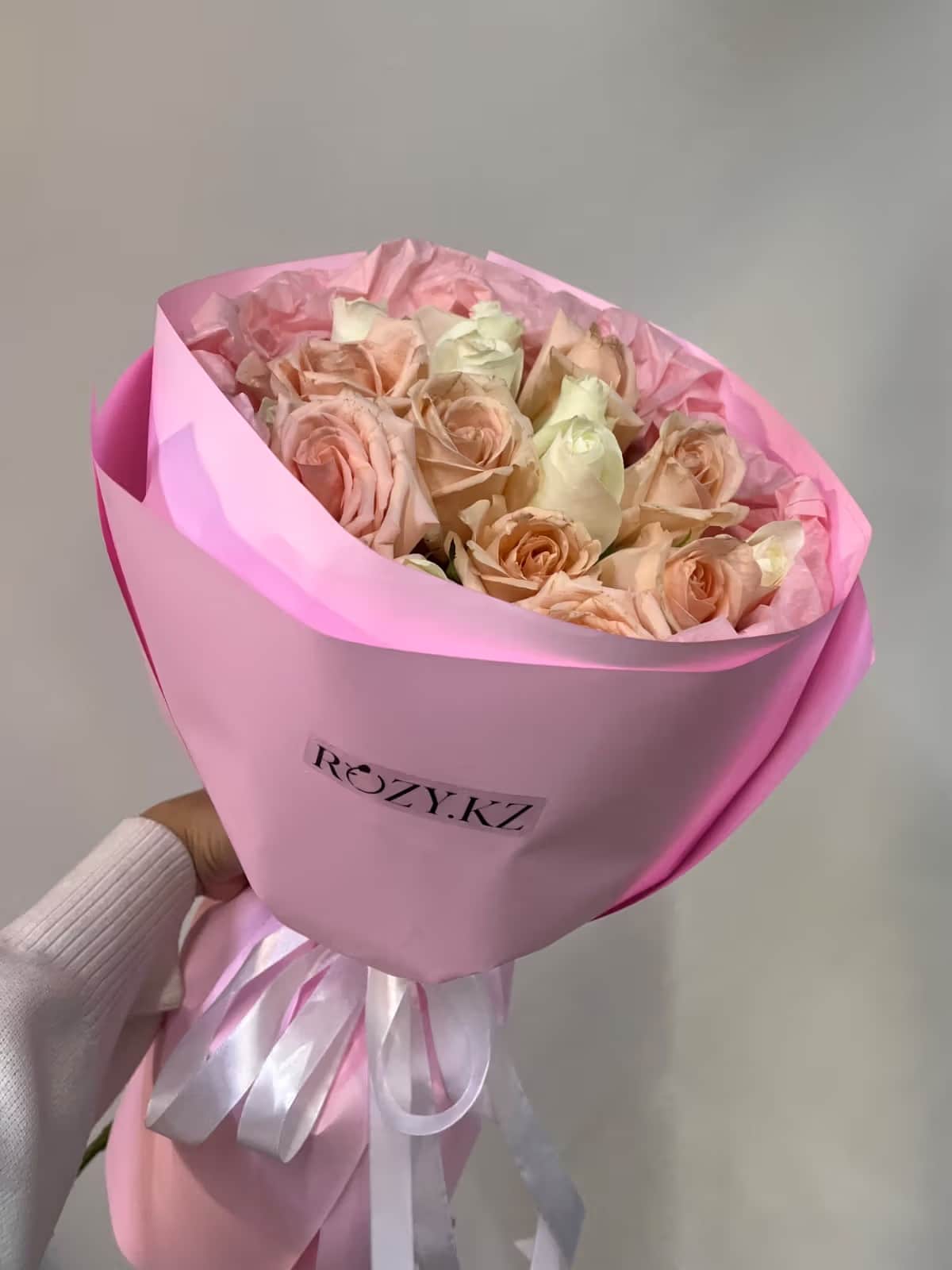 Tender Dawn — Rose white, Rose light pink