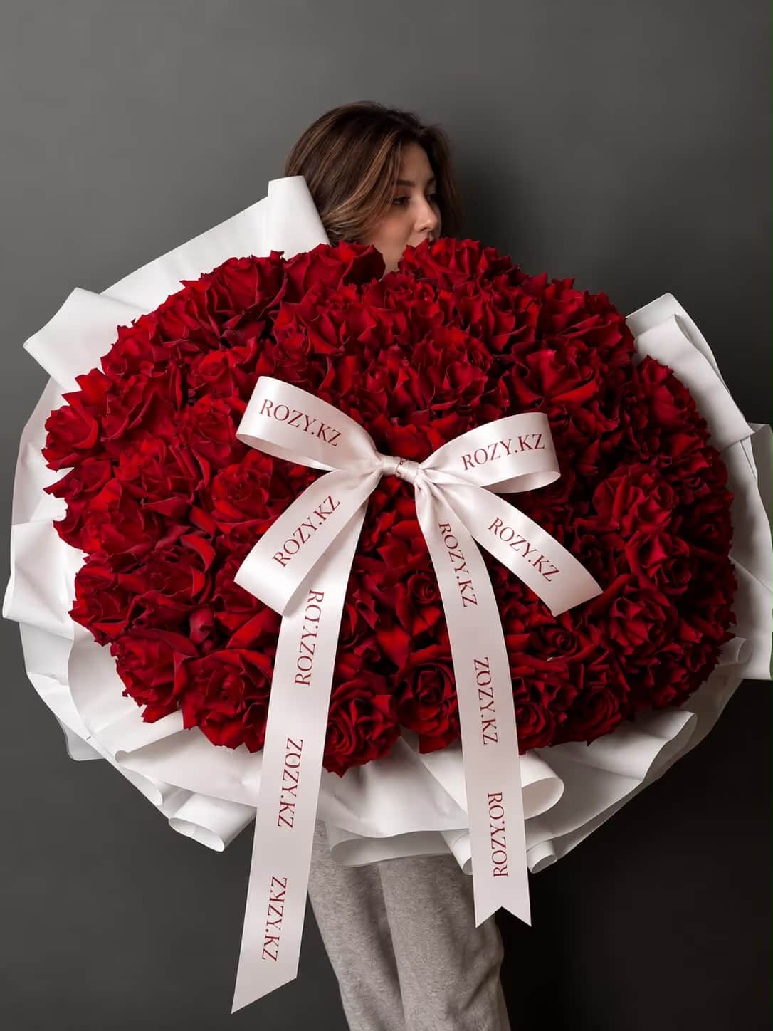 Bouquet of 101 red French roses