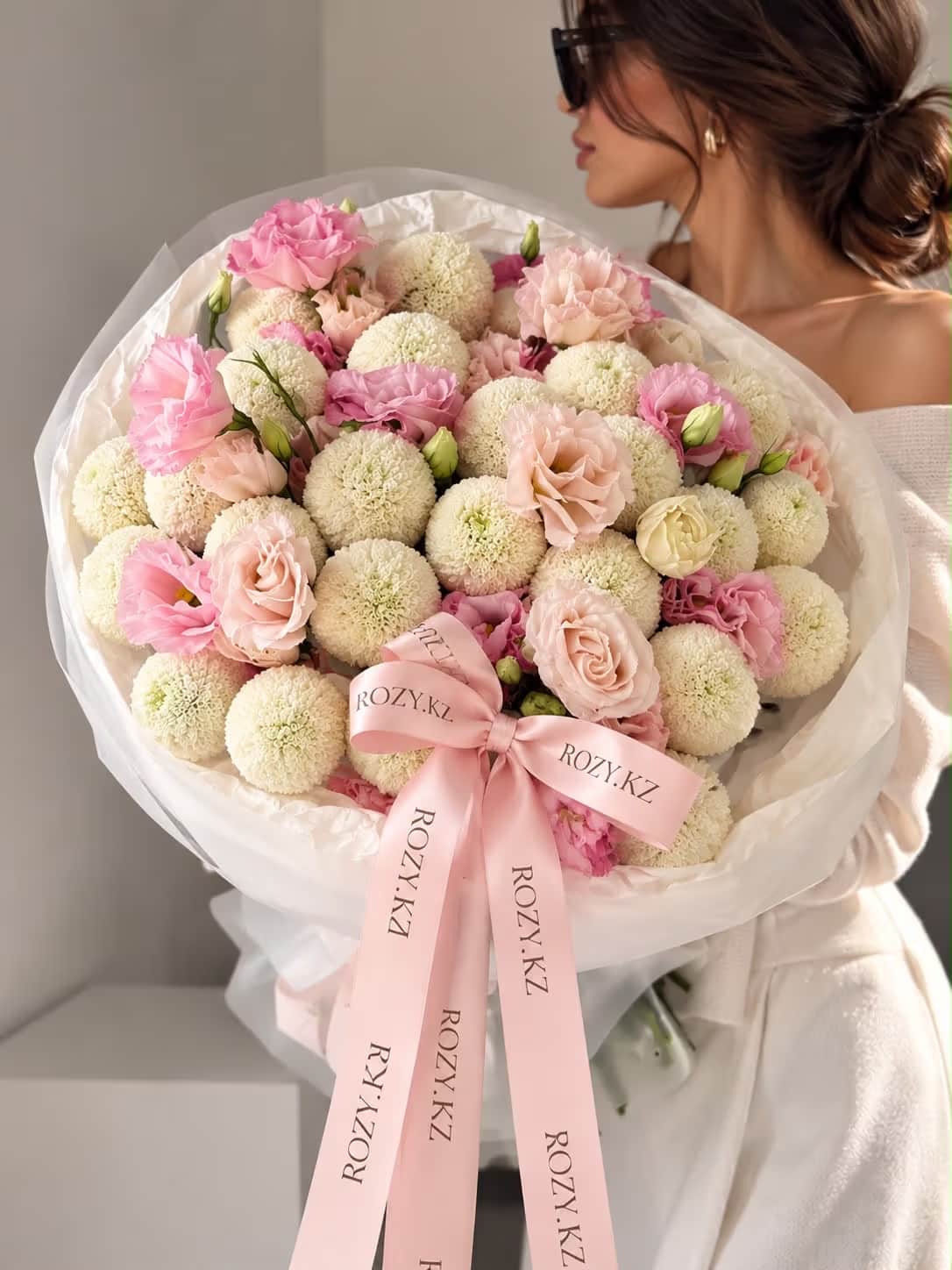 Букет White Opulence — Хризантема Момоко, Эустома