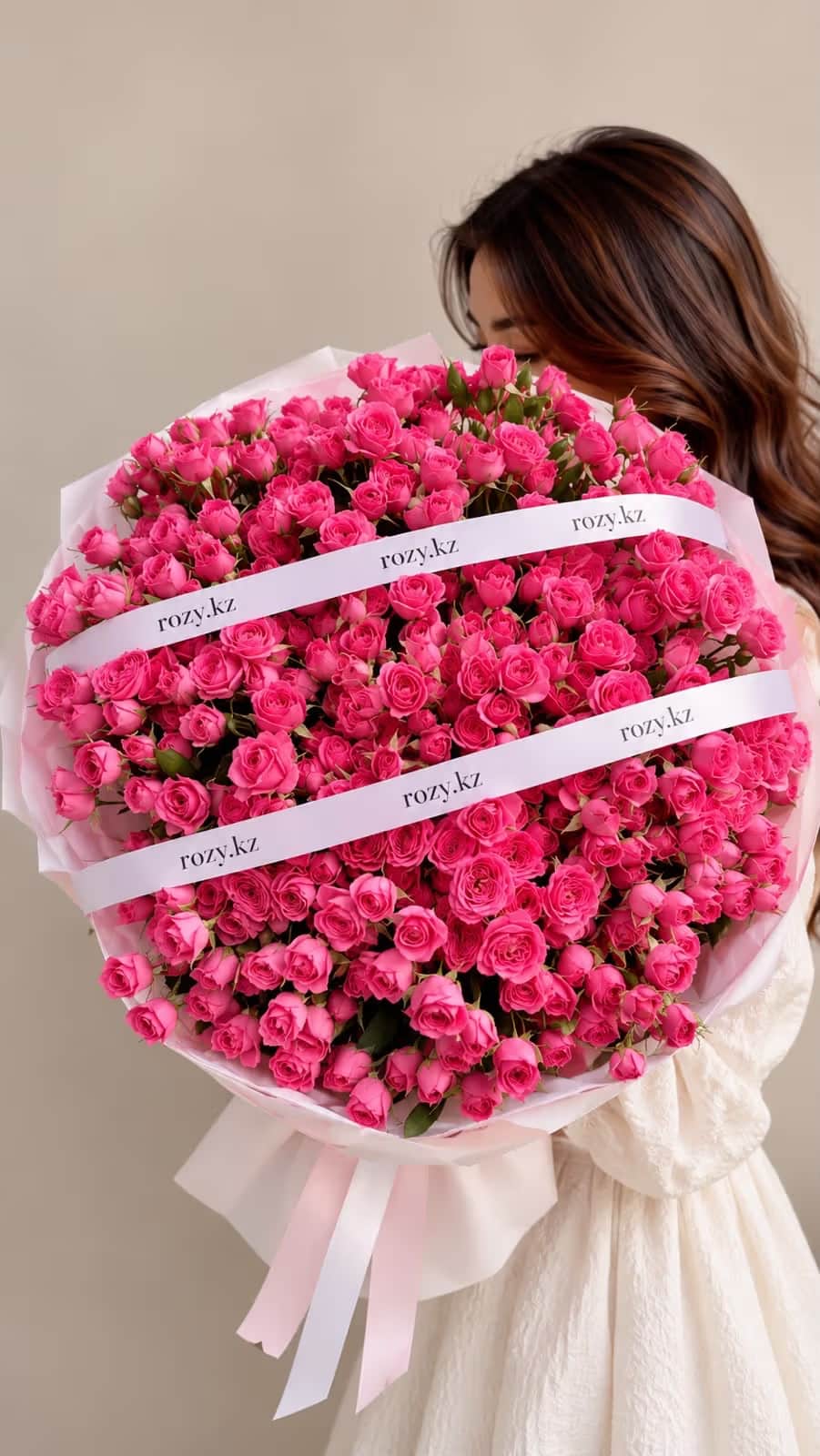Bouquet of 25 raspberry spray roses