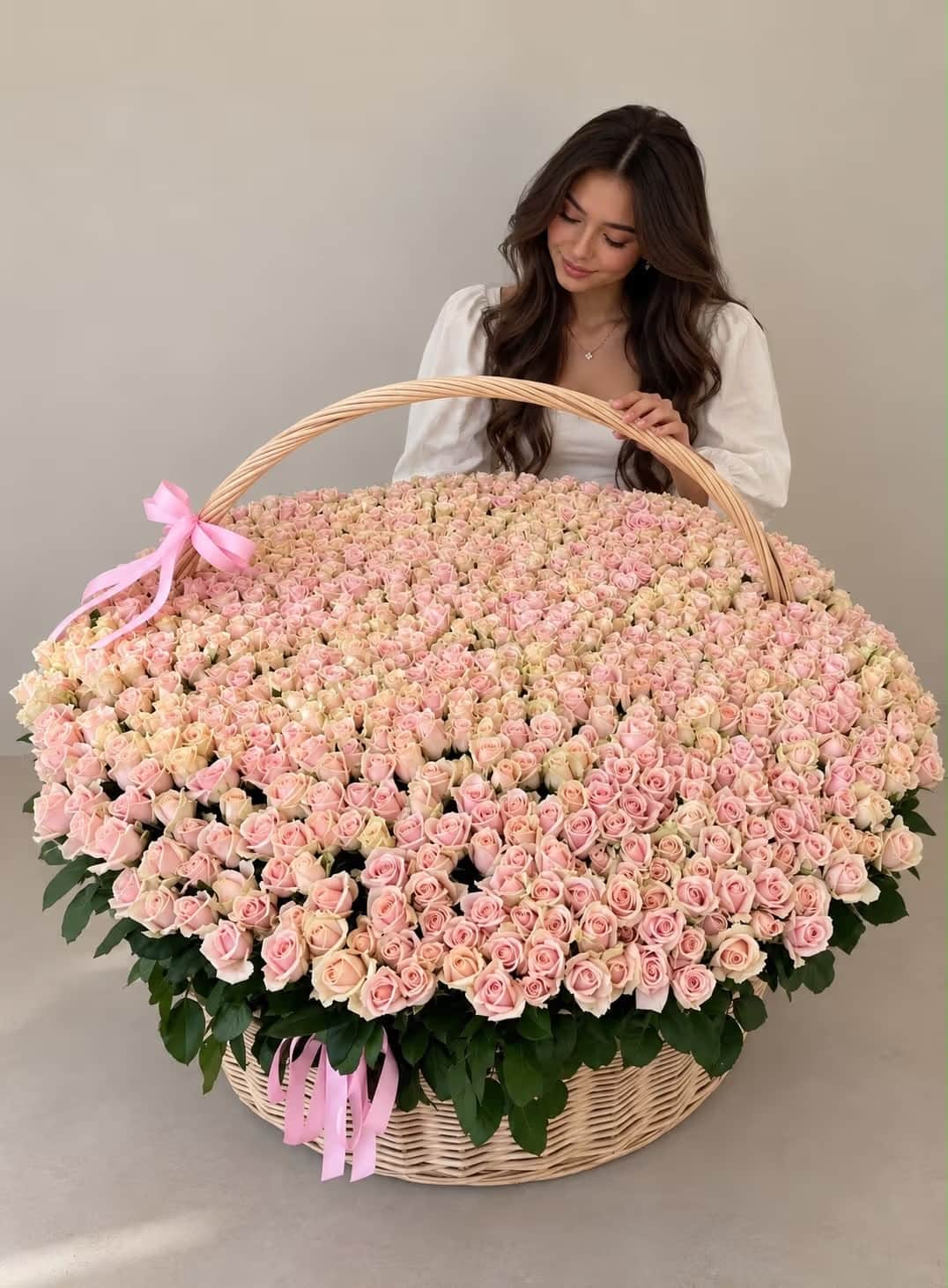 Gorgeous basket of 1001 roses