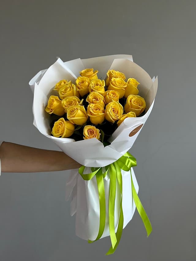 19 yellow roses