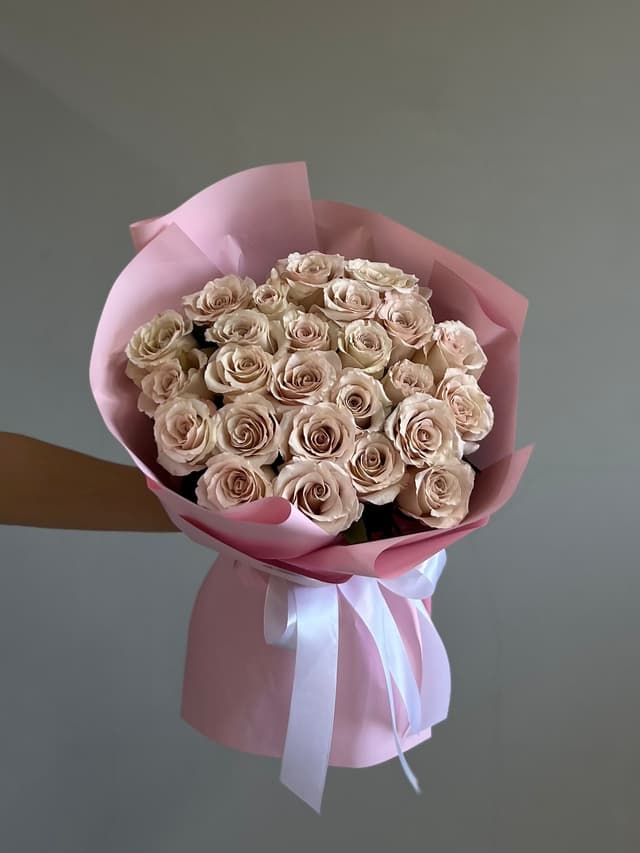25 beige roses