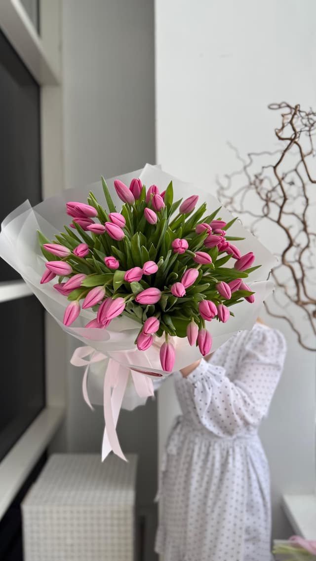 Розовый 51 тюльпан