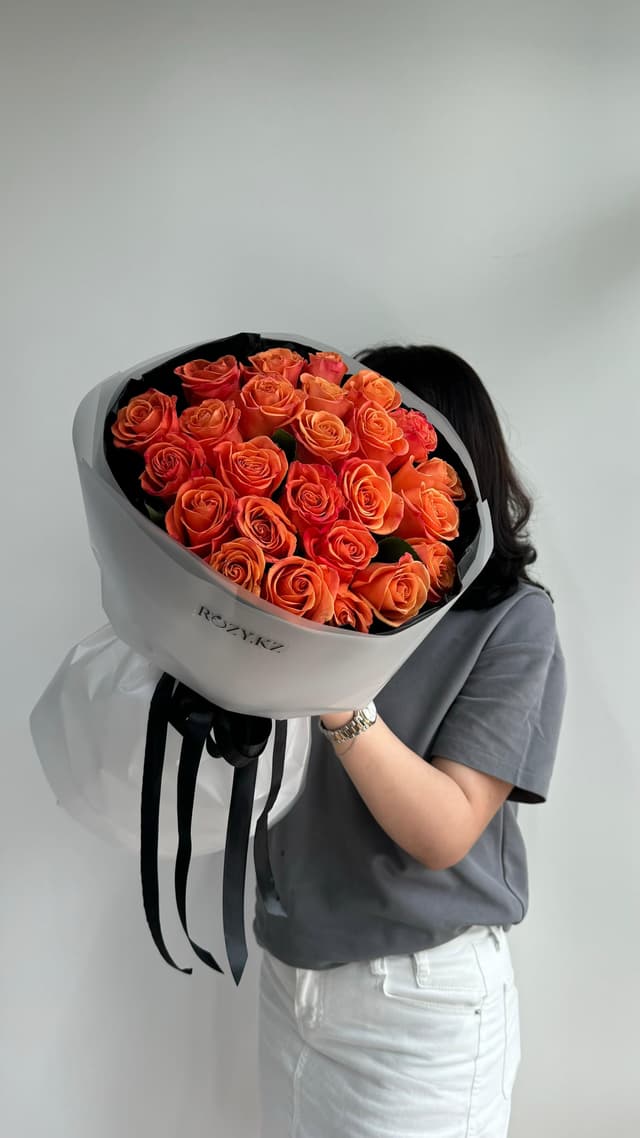 25 қызғылт сары раушан