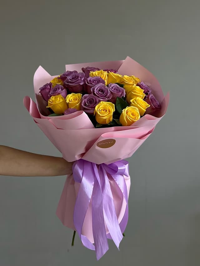 Mix 25 purple/yellow roses