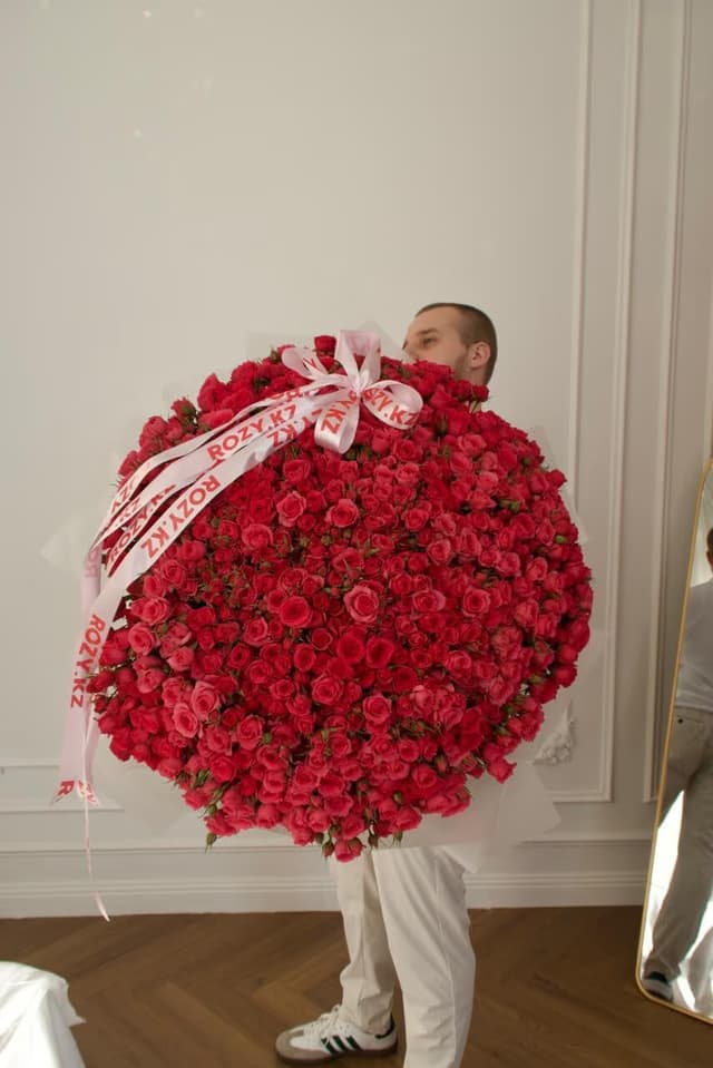 Мега букет из 151 кустовой розы XXXXL — Роза кустовая Sophie