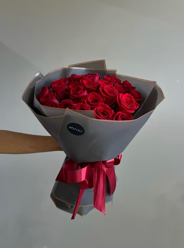 21 red roses