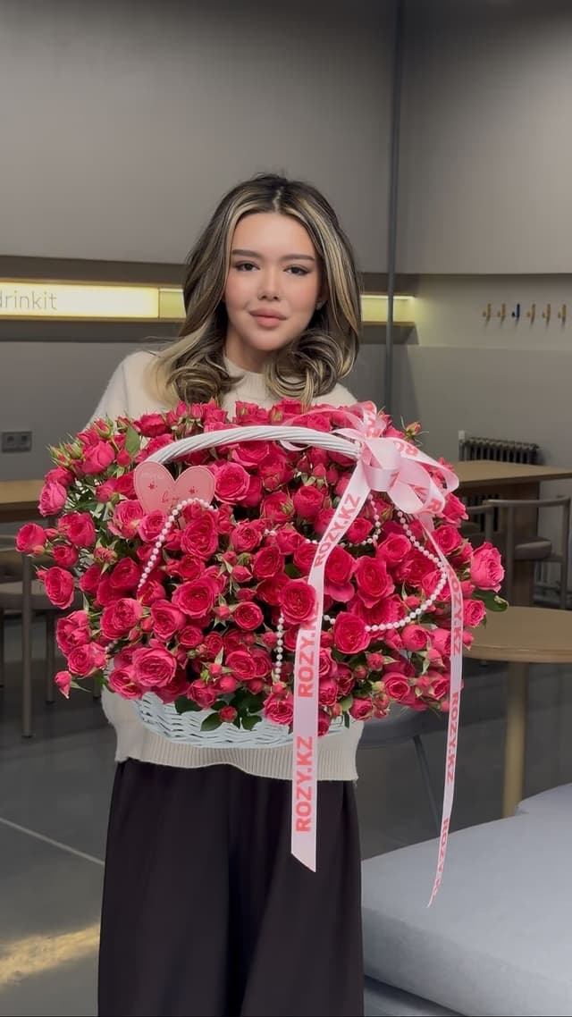 Корзина AMOUR — Роза кустовая Sophie