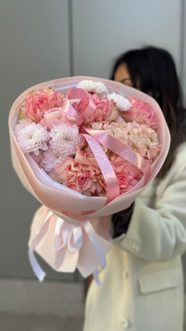 Euro bouquet PINK S — Chrysanthemum spray, Hydrangea