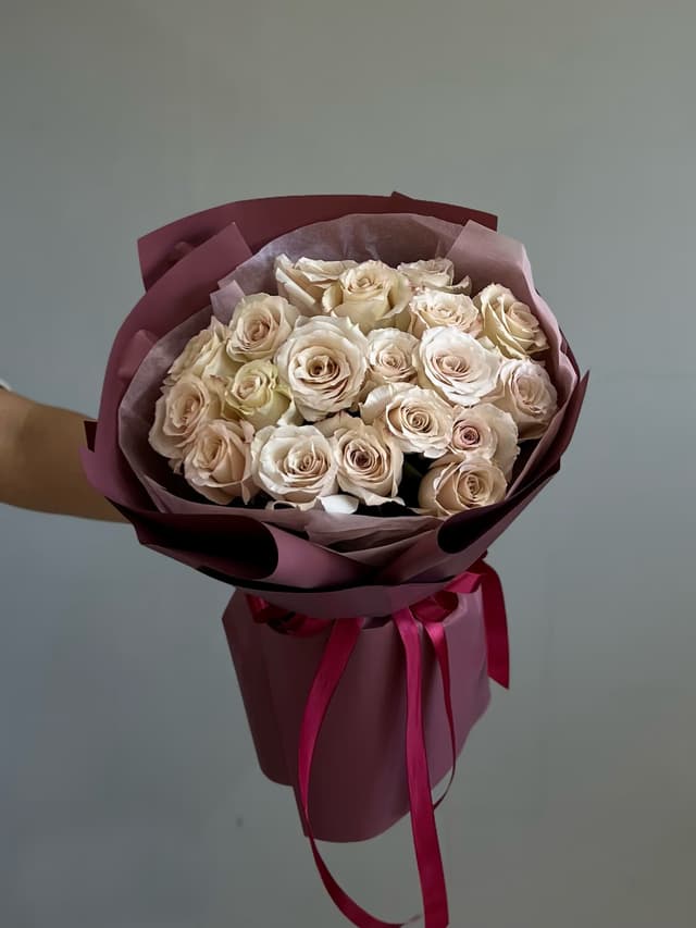 19 beige roses