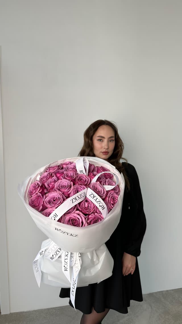 25 purple roses