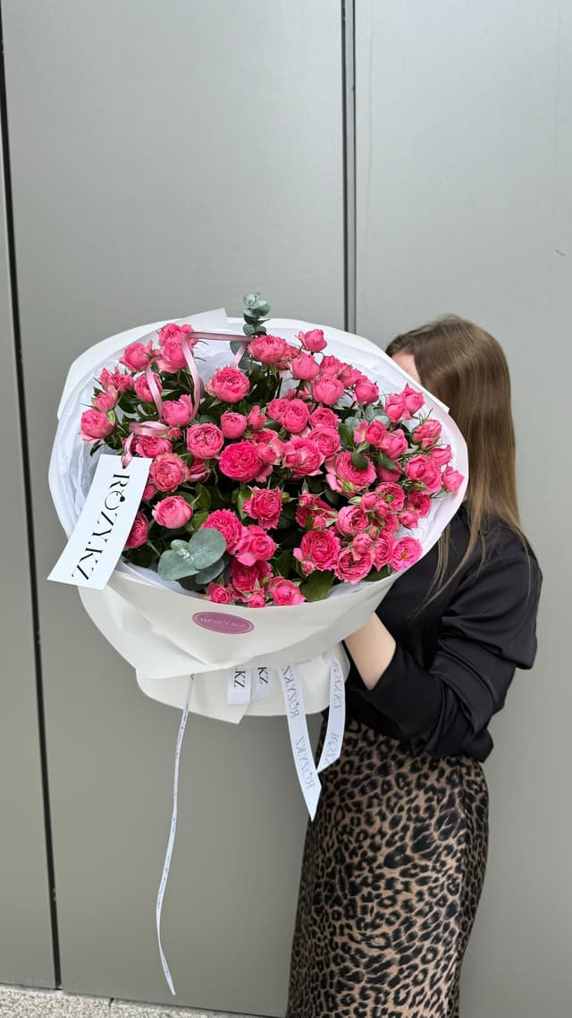 Spray rose with eucalyptus (7)