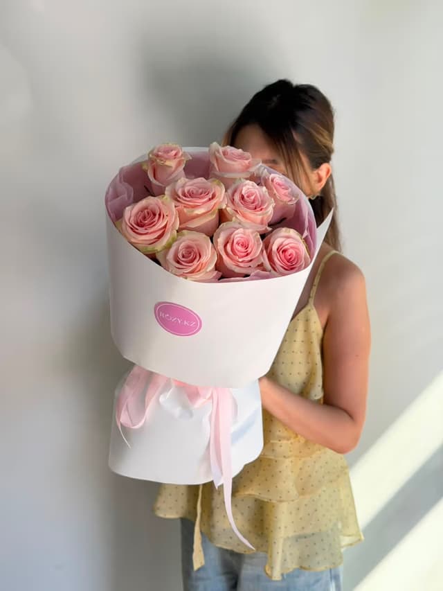 9 light pink roses