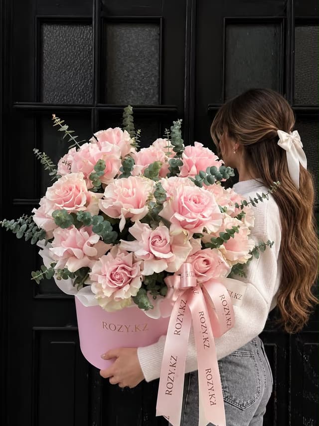 Коробка «Rose Romance» — Роза светло-розовая, Эвкалипт цинарея XL