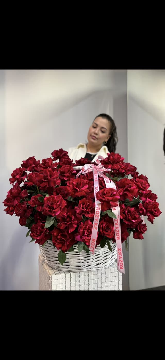 Себет «Red Obsession» — Раушан қызыл