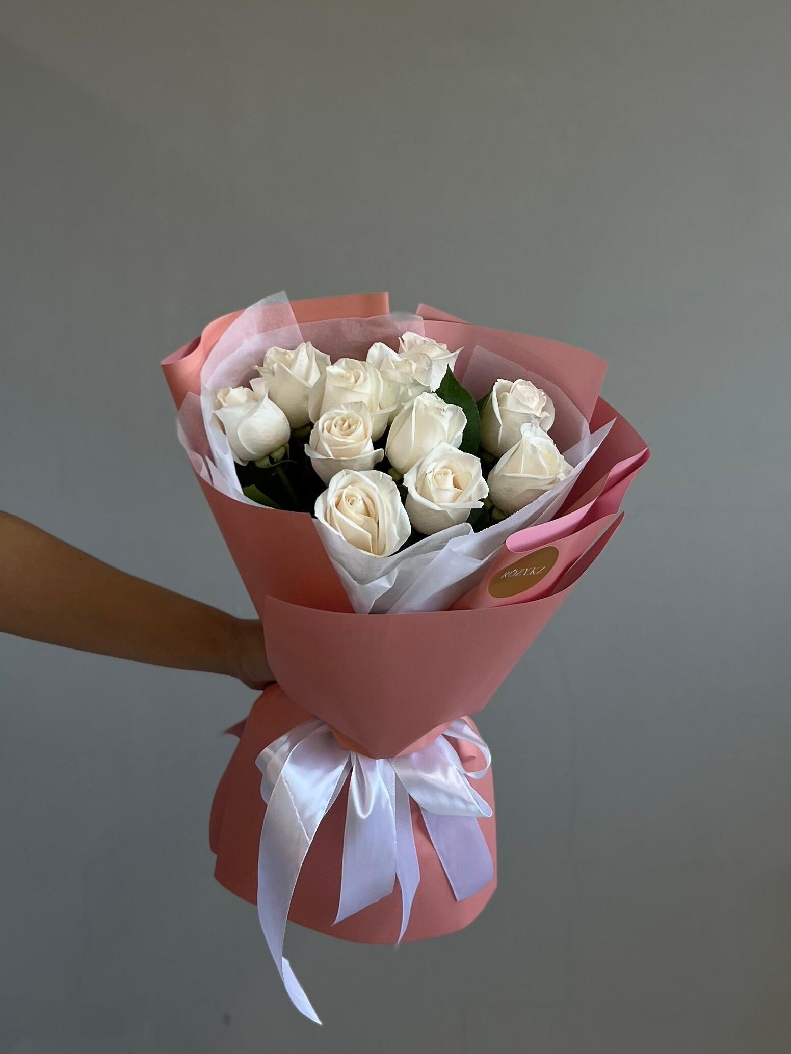 Белый 11 роз