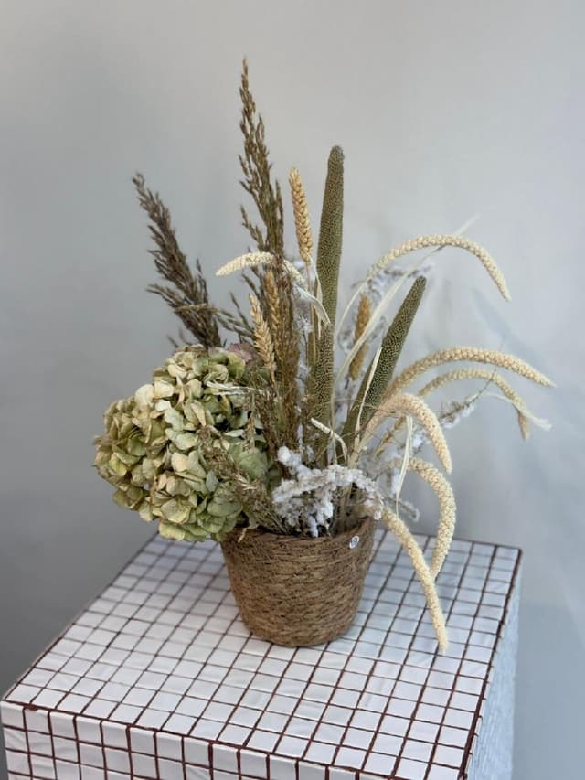 Basket dried flowers