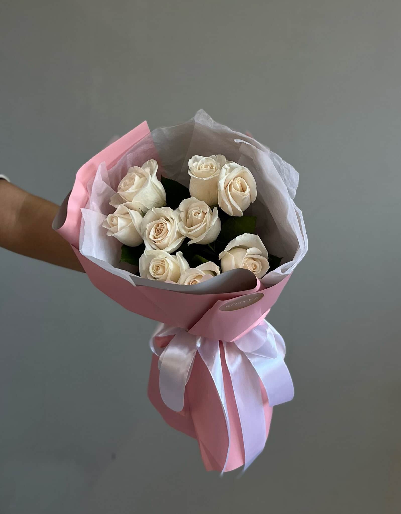 9 white roses