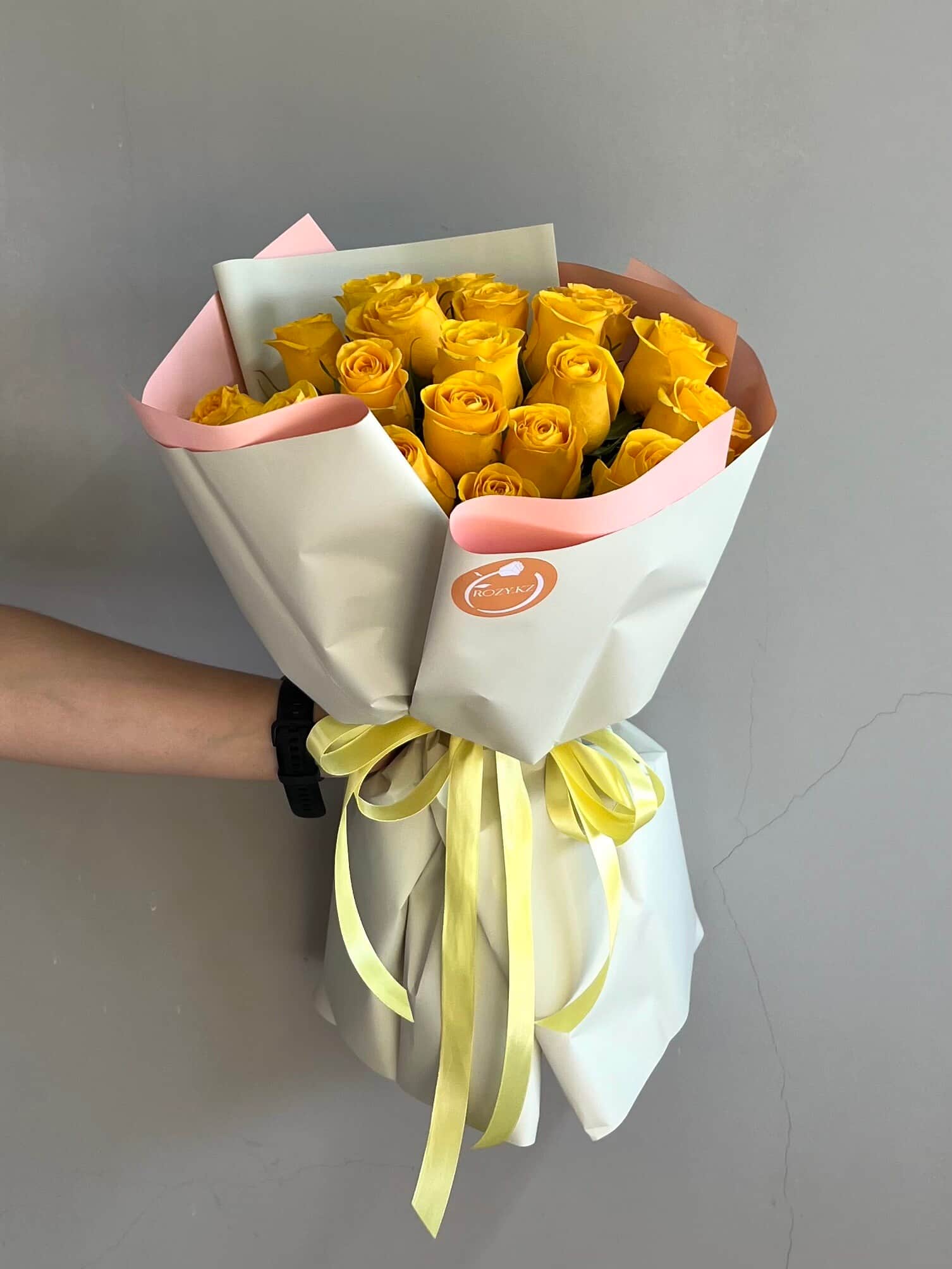 21 yellow roses