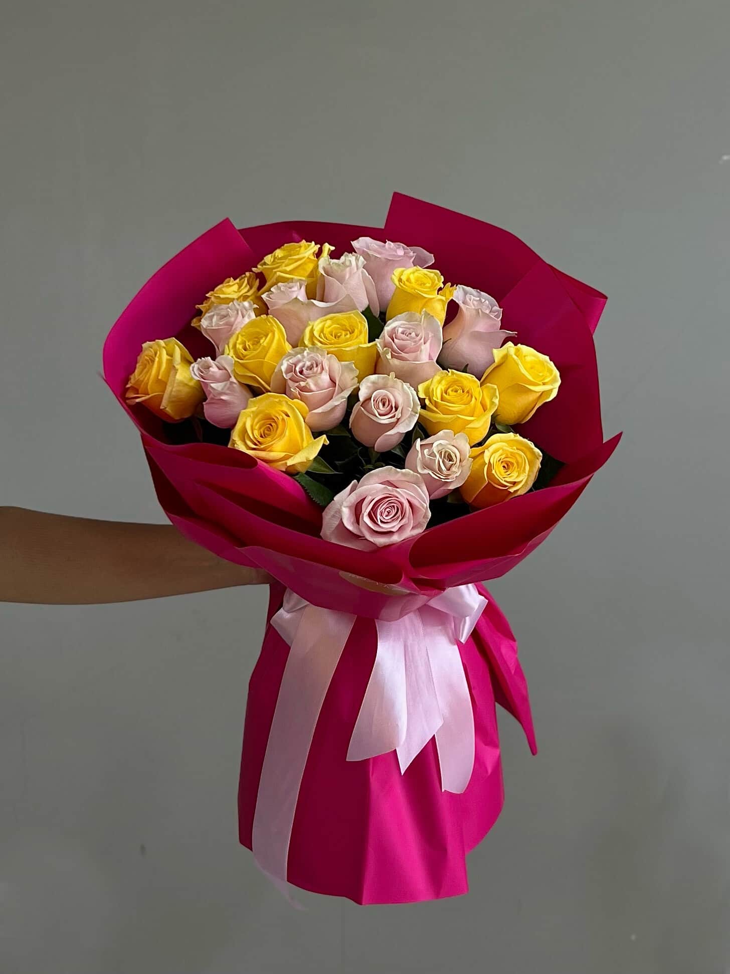 Mix 21 light pink/yellow roses