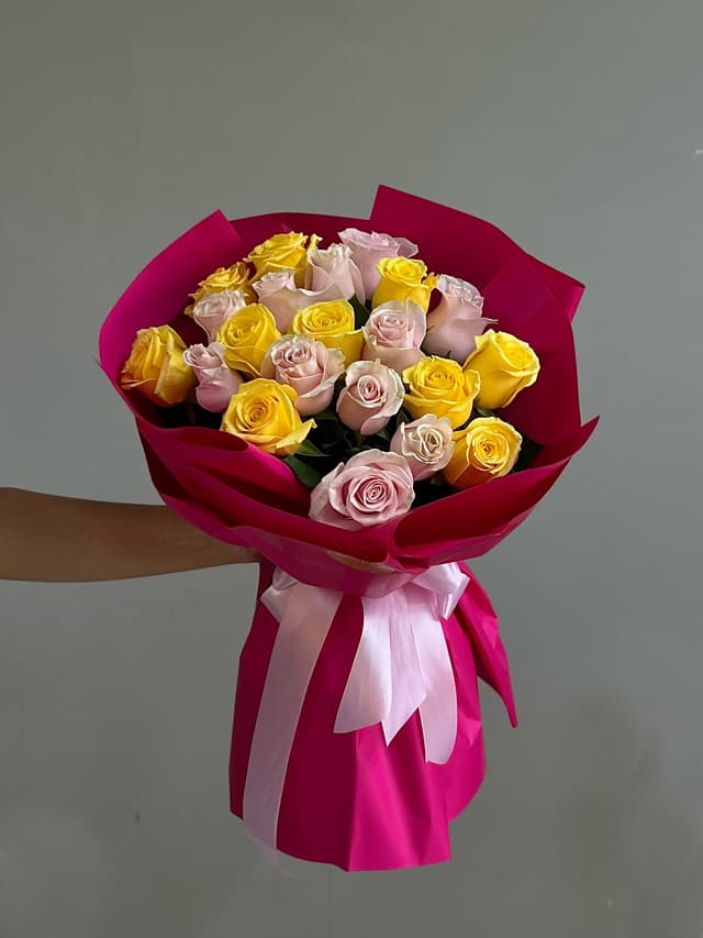 Mix 21 light pink/yellow roses