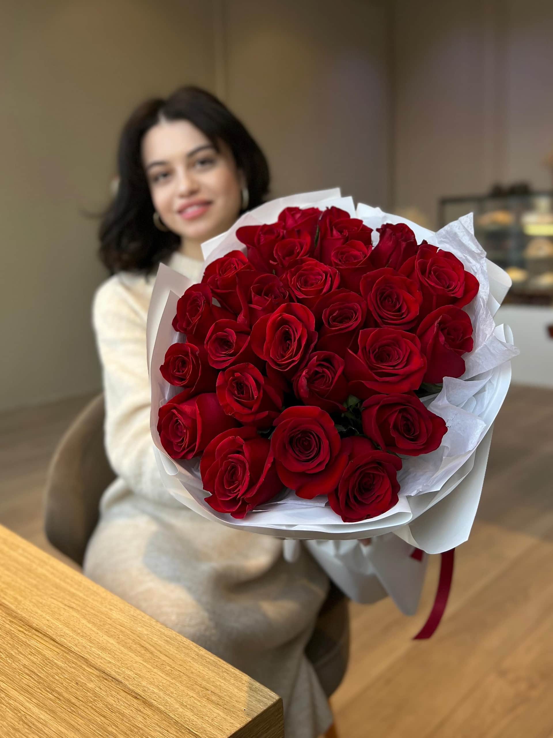 25 red roses