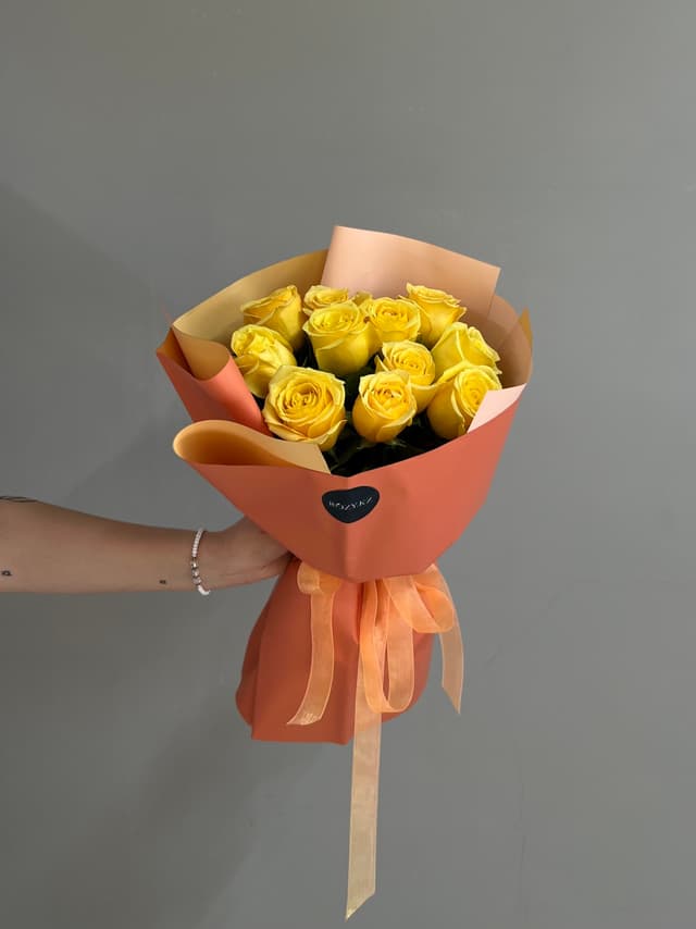 11 yellow roses