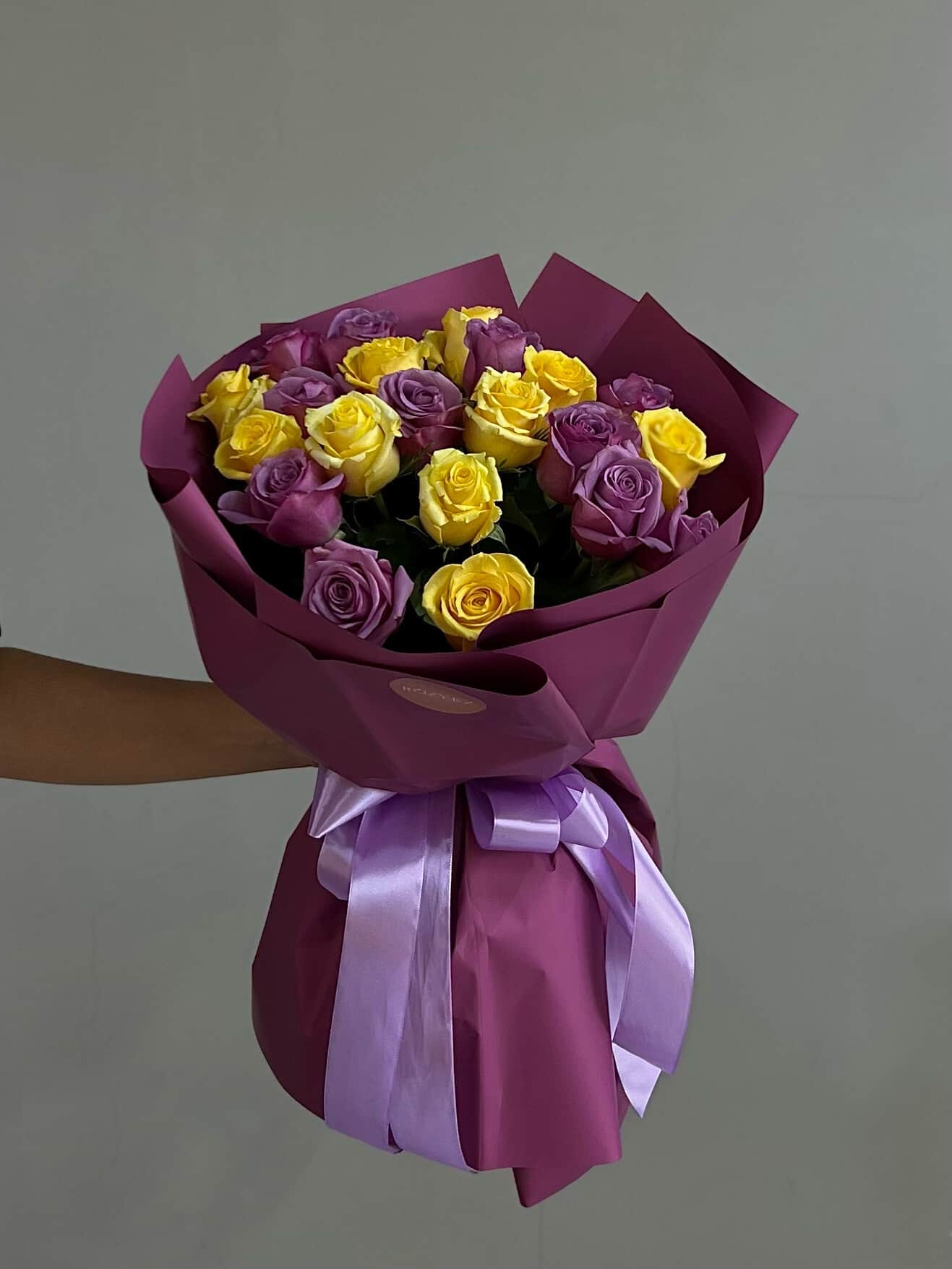 Mix 21 purple/yellow roses