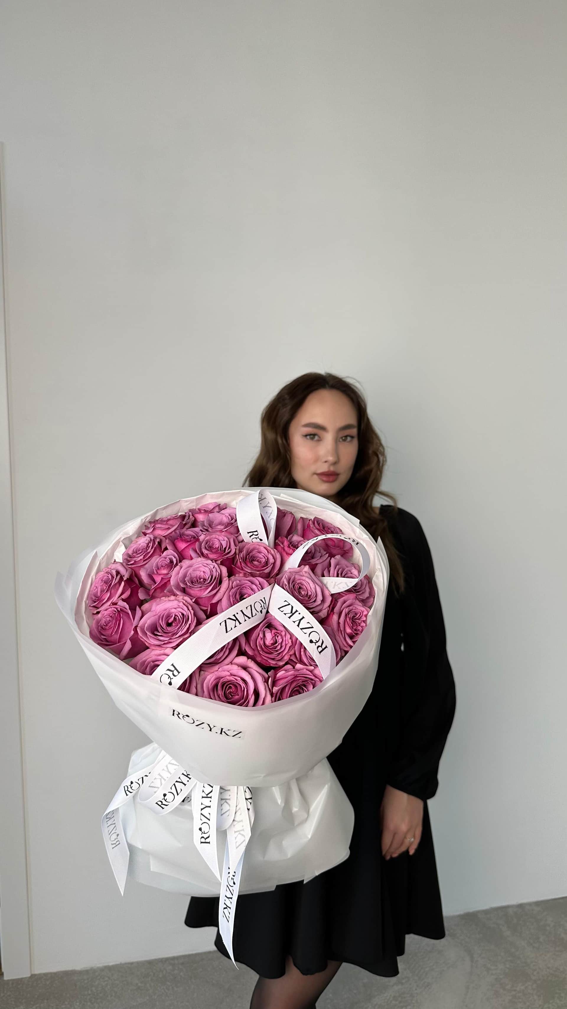 Фиолетовый 25 роз