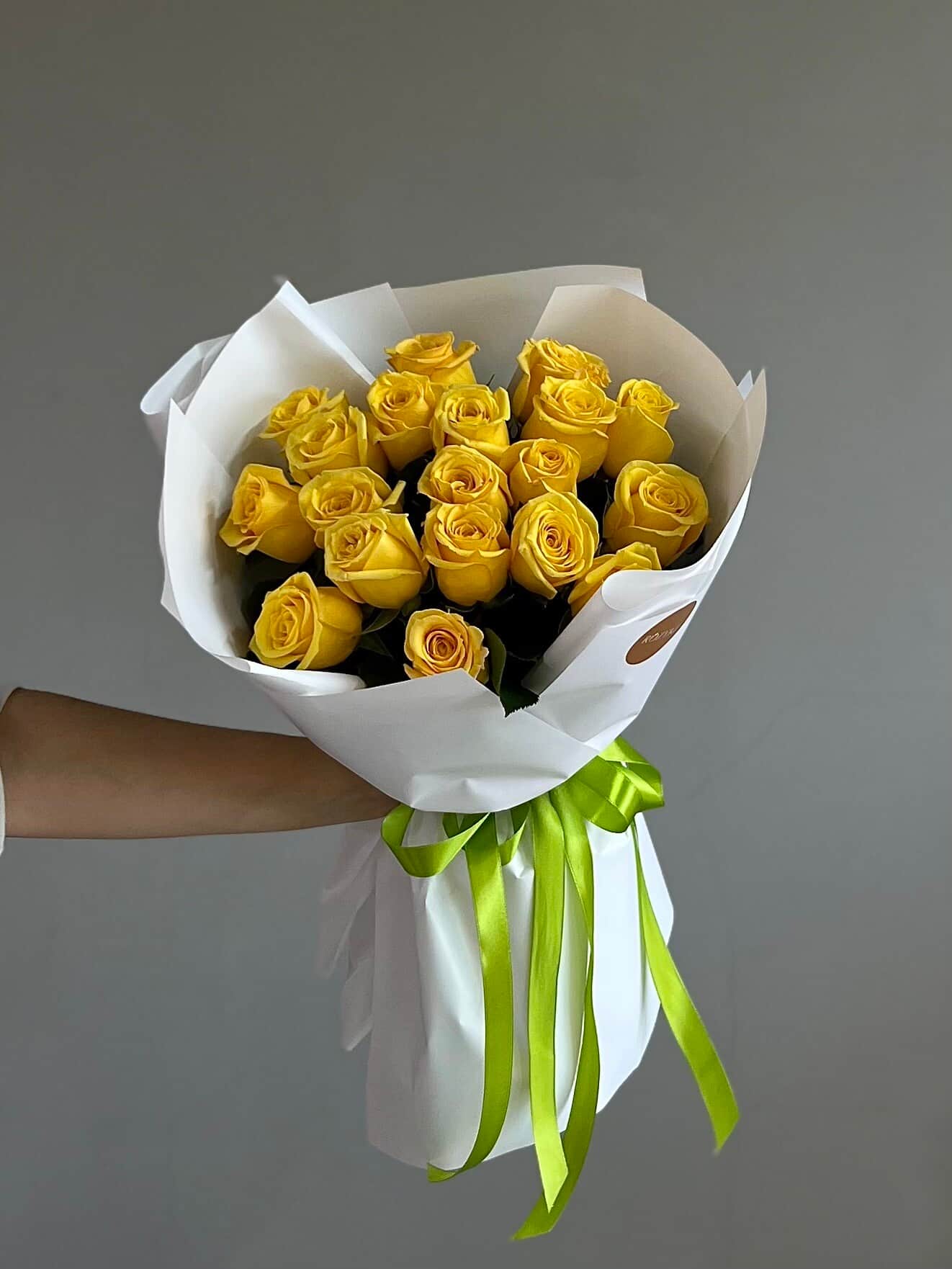 19 yellow roses