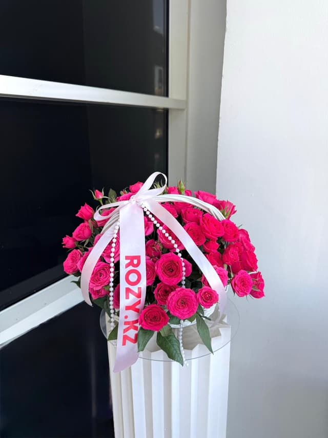 Basket of spray roses EMOTION (9)