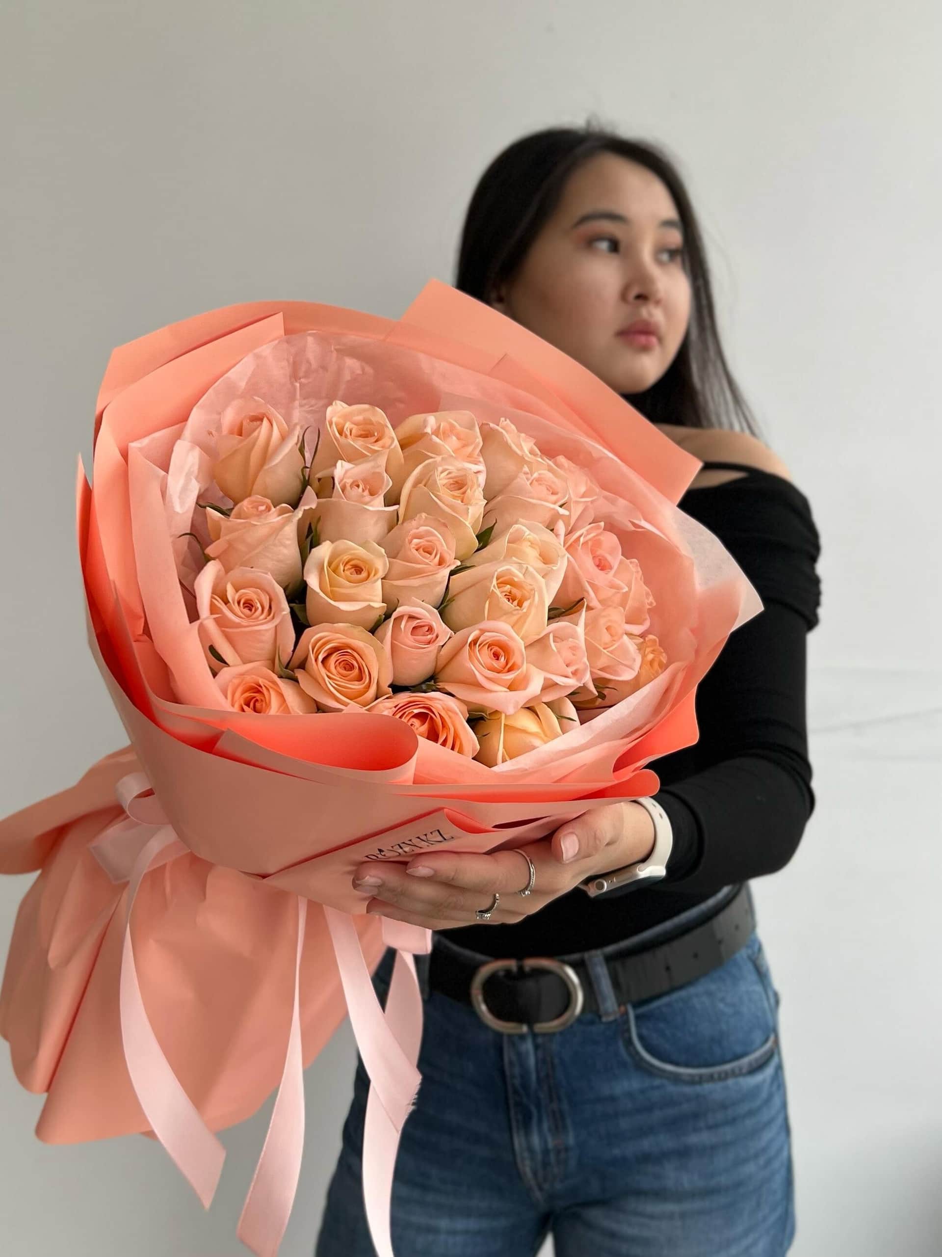 25 peach roses