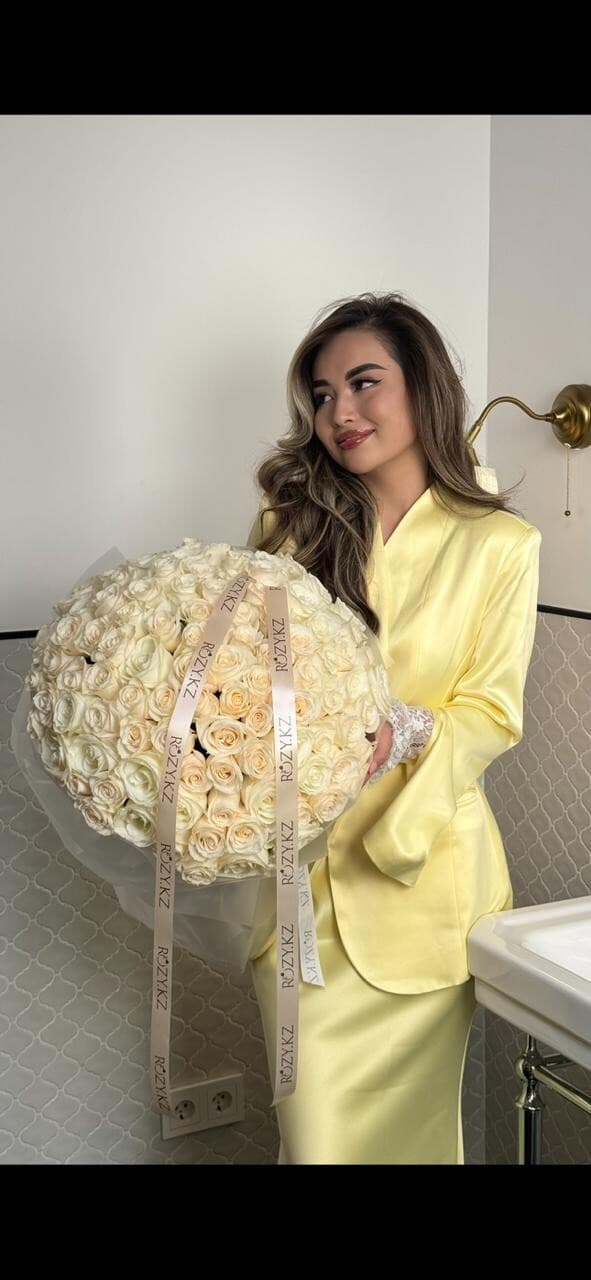 101 white roses