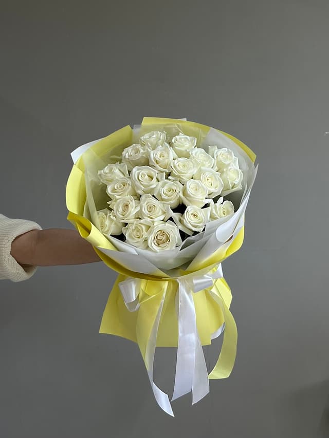 19 white roses