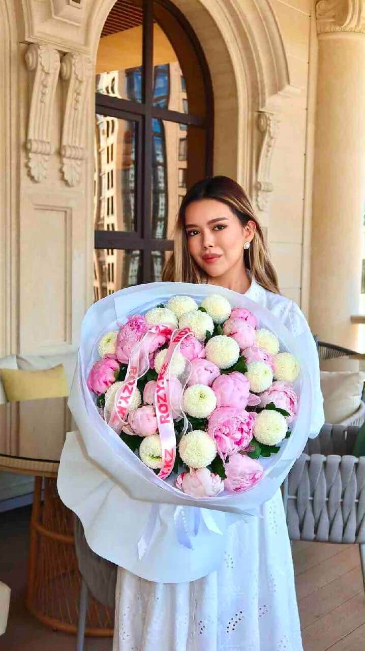 Ароматный bouquet of peonies and Momoko
