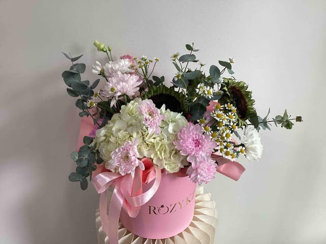 Arrangement mix with sunflowers